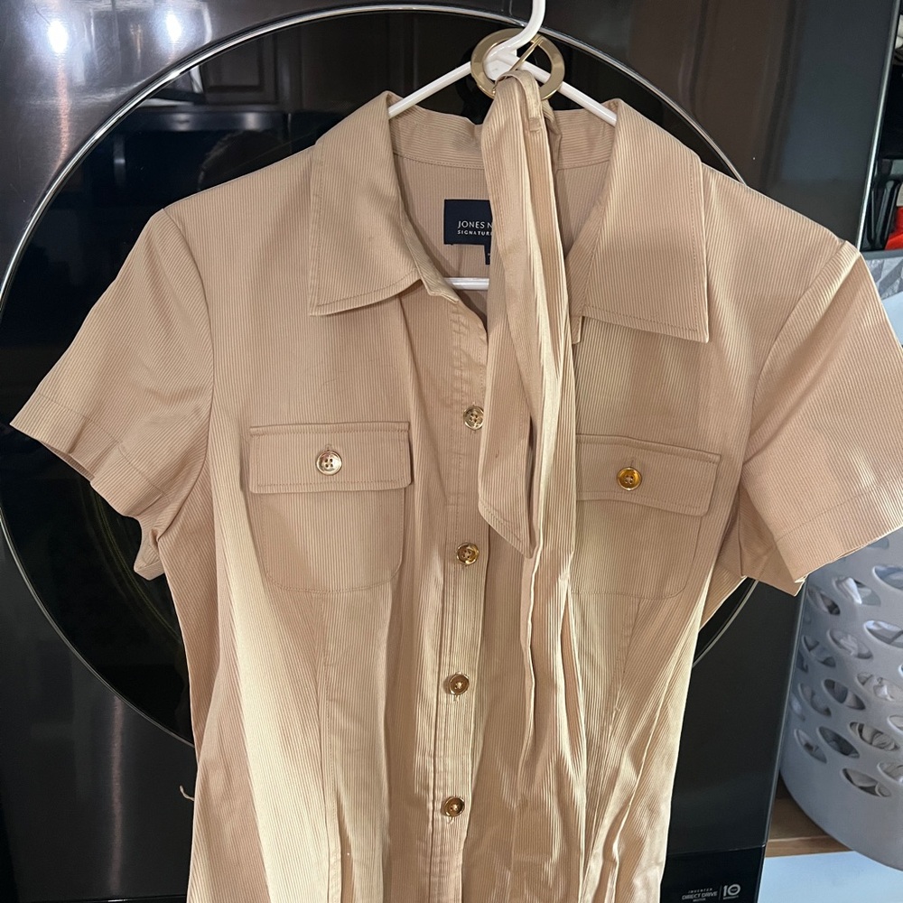Jones New York Camel/khaki/beige button up dress, belted, pockets, collared- 8